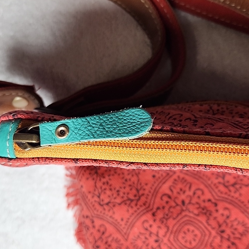 Myra B Women's Fabric Off Red Geometric Crossbody Bag Preowned - Picture 5 of 10